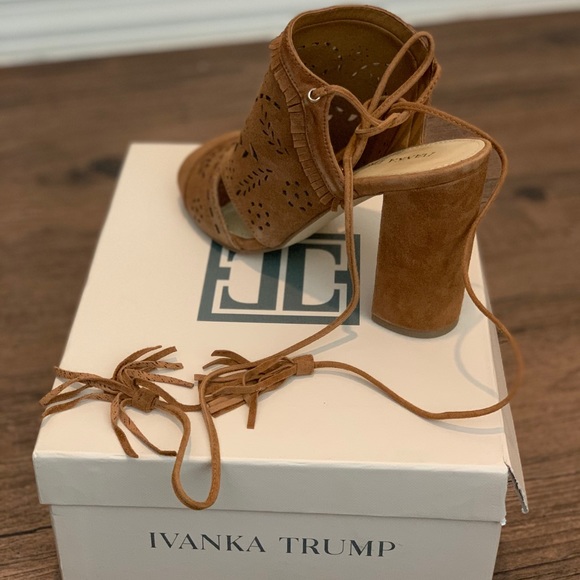 Ivanka Trump - Picture 3 of 5